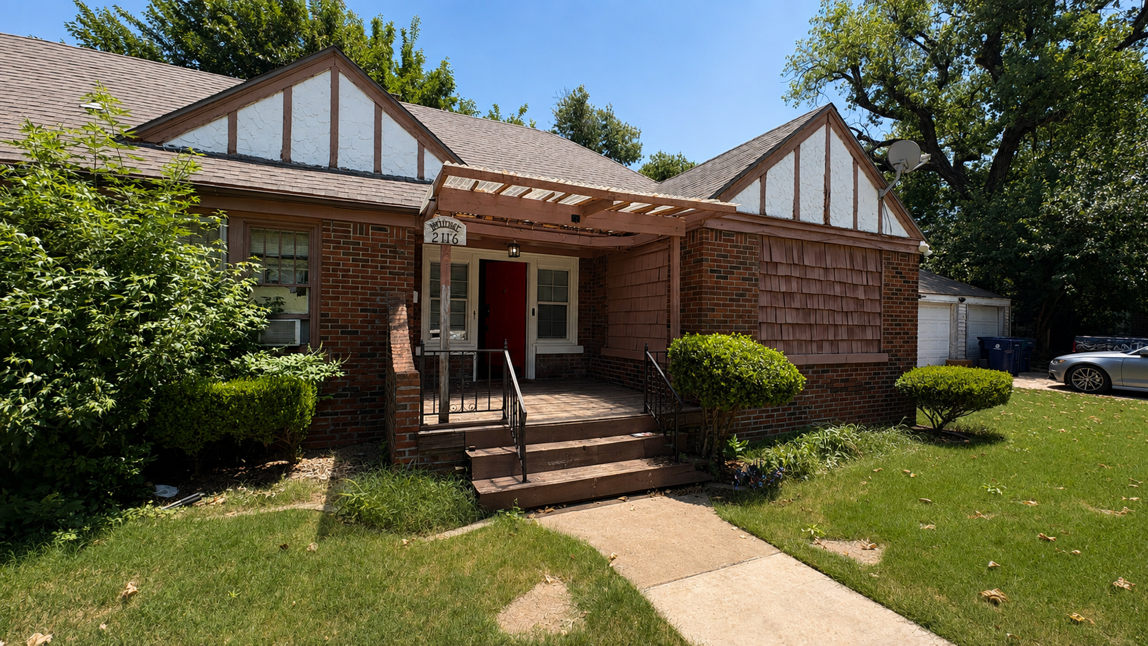 2116 North Villa Avenue