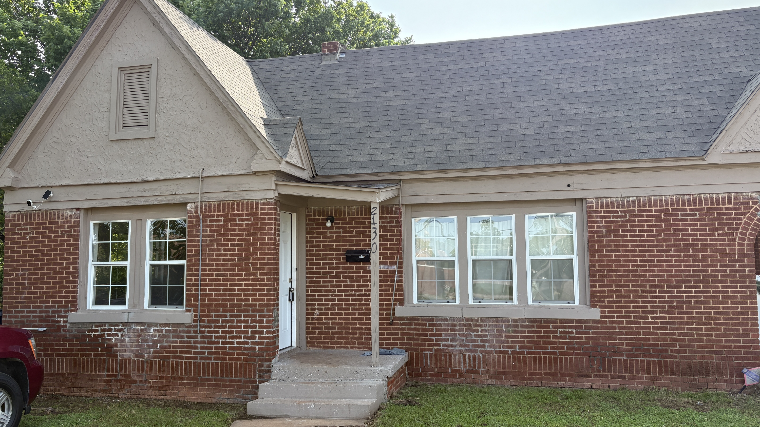 2130 North Stonewall Avenue